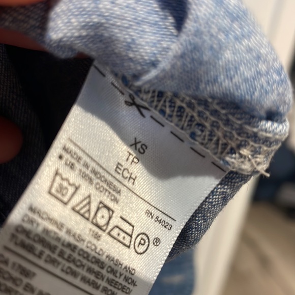 Old Navy Classic Medium-Wash Jean Shirt Women, xs - Picture 3 of 4